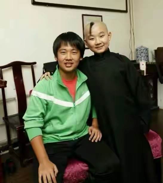 王陶阳(被何云伟捂嘴) - 火句子