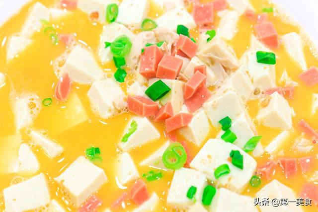 咸鸭蛋怎么做好吃，咸鸭蛋怎么做好吃又简单视频（豆腐和咸鸭蛋烧一盘、营养极高）