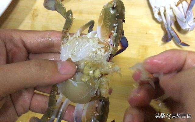 姜葱炒蟹怎么做，爆炒螃蟹怎么做好吃又简单（花蟹怎么做才能对得起它鲜美嫩滑的蟹肉）