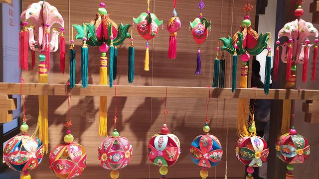 非遗传承定义，传统工艺，现在又叫非遗传承