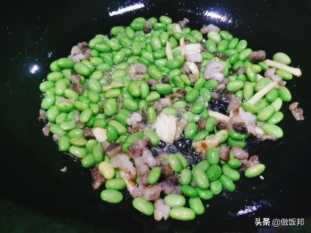 家常炒酸菜，家常炒酸菜的做法（秋天毛豆和酸菜一起炒）
