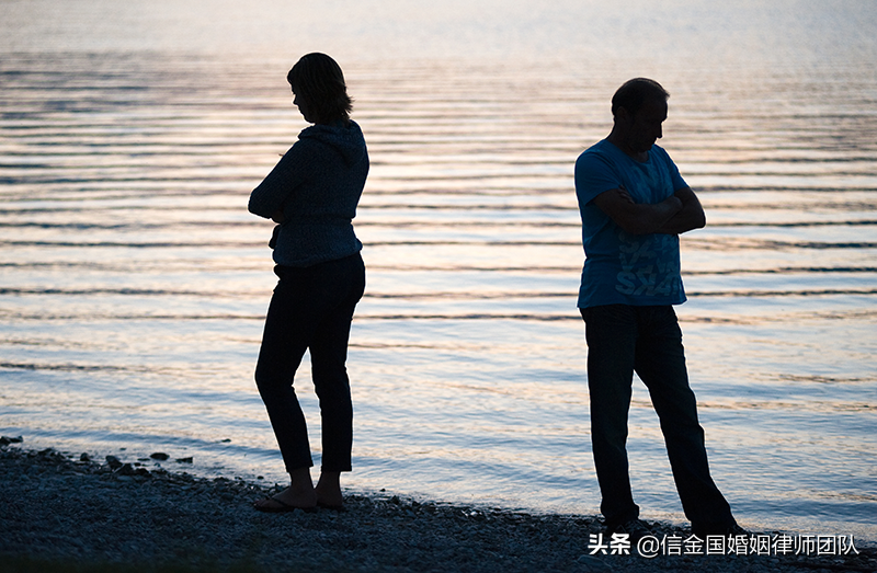 离婚如果走法律程序该怎么走（起诉离婚需要什么手续）