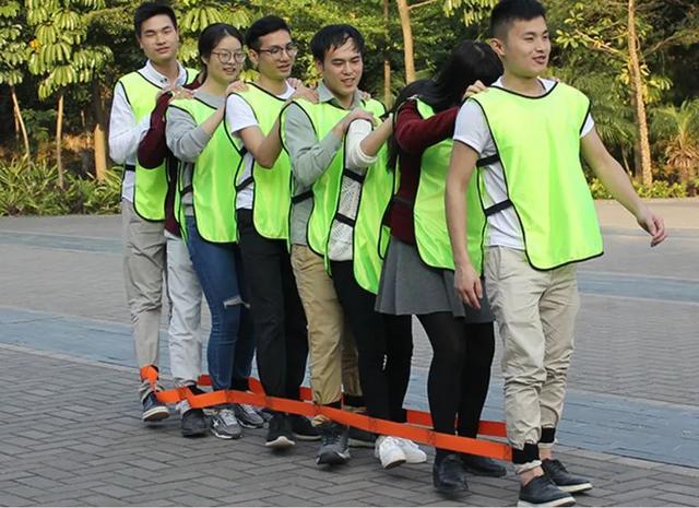 公司团建活动游戏，公司团建常做的小游戏（20个趣味团建活动游戏）