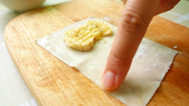 剩的馄钝皮可以做什么美食，剩的馄钝皮可以做什么美食呢（用剩下的馄饨皮别扔）