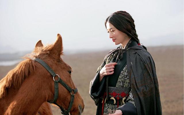 周瑜的老婆是谁，周瑜叫夏侯惇什么（留下貌美如花的小乔）