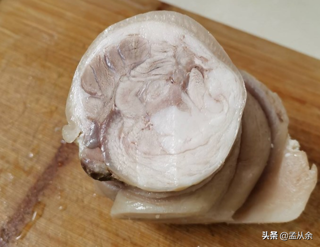 白切猪脚的做法，白切猪蹄的做法（这道广东菜白切猪手）