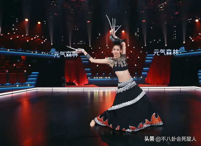 杨丽萍真正的接班人来了！21岁已有9年舞蹈经历，比小彩旗听话