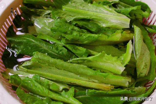 素炒油麦菜怎么做好吃，素炒油麦菜怎么做好吃窍门（比蒜香味更好吃）