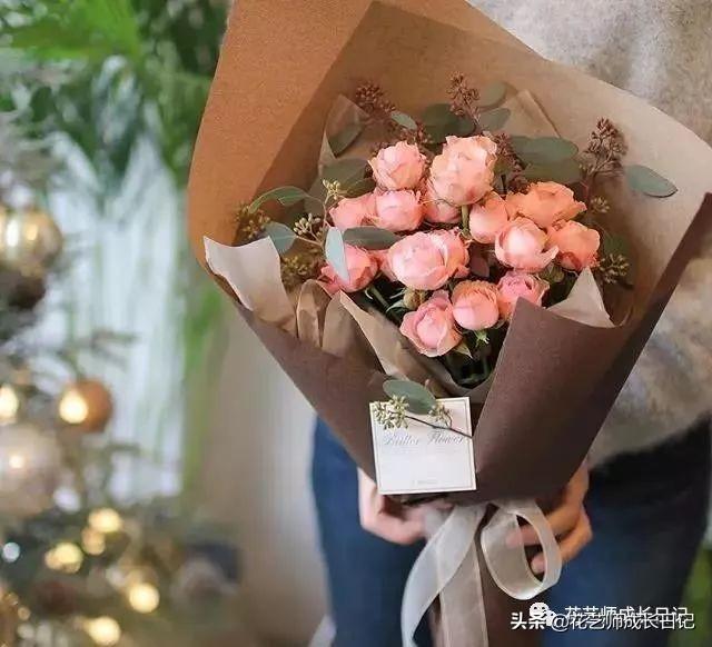 玫瑰花的寓意和花语，香槟色玫瑰（香槟色玫瑰代表什么）