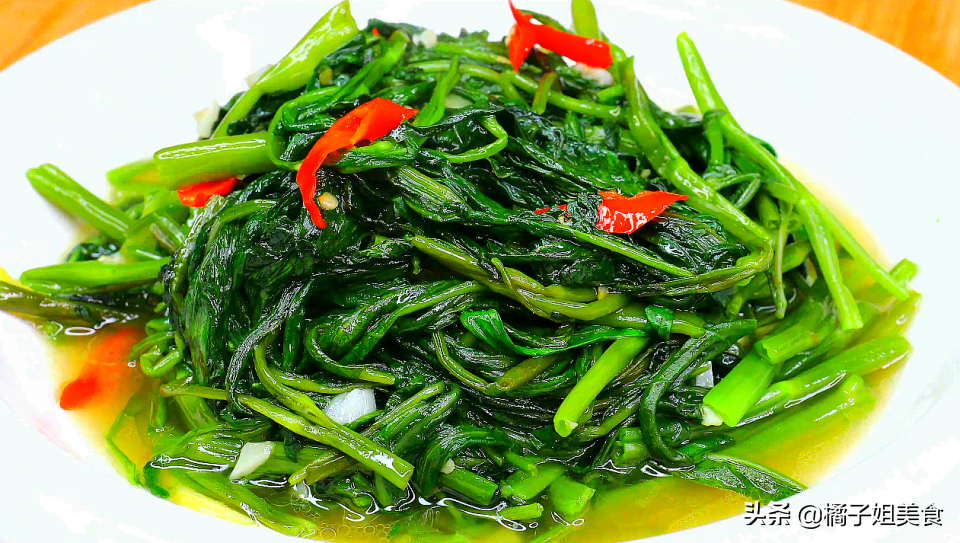 終于找到炒空心菜不發黑的技巧 顏值高 口感好-起舞食譜網