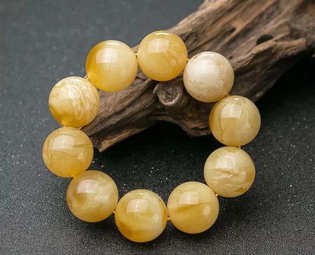 琥珀形成的条件，琥珀形成的四个条件是什么（最有文化底蕴的有机宝石——琥珀）