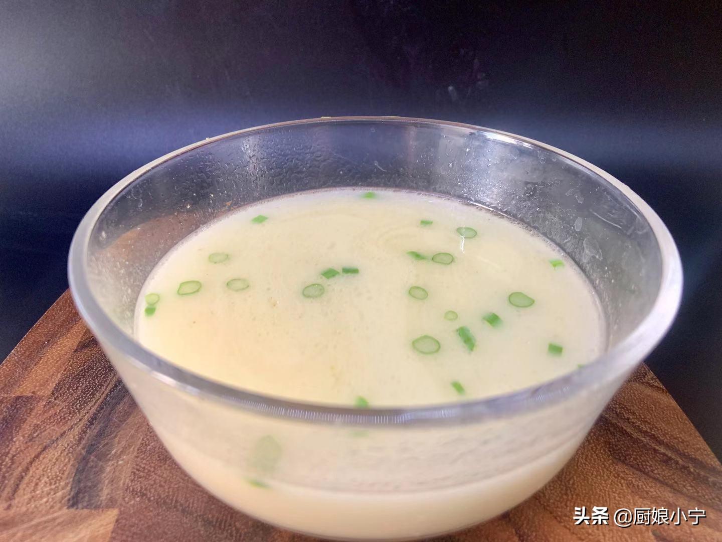三种熬法大比拼：教你做出奶白浓香鲫鱼汤，秘诀全在这！