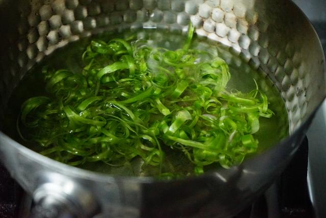 芦笋可以放多久，芦笋放久了能吃吗（西方人餐桌上最不能省的蔬菜芦笋）