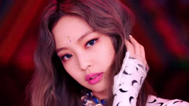 exo十大燃爆歌曲，JENNIE不划水却有新事端