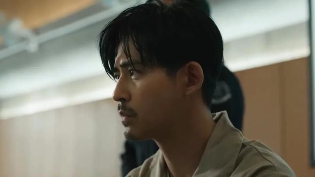 冲上8.5分,拍了十年烂片的他,终于发威奉上一部生猛之作