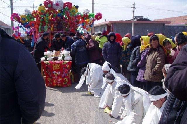 三跪九叩步骤图图片