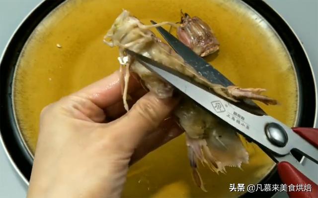 皮皮虾怎么剥皮，皮皮虾怎么剥（皮皮虾好吃不好剥）