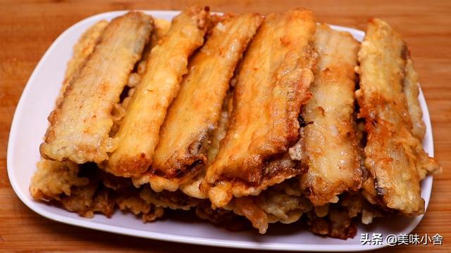 酥炸带鱼的做法，酥炸带鱼的做法视频（这才是炸带鱼的正确做法）