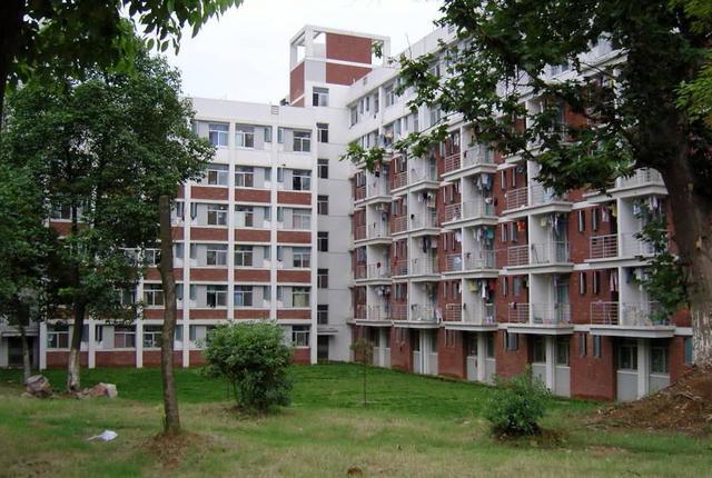 武汉科技大学城市学院就业信息网，2021武汉科技大学城市学院排名（其中武汉科技大学城市学院排名第一）