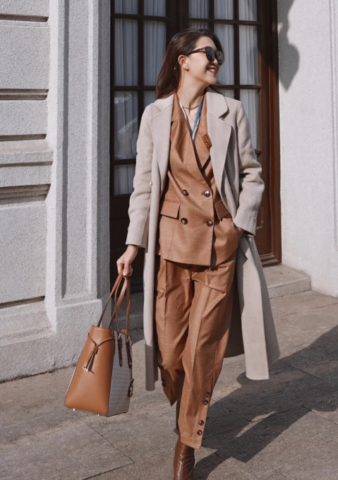 三明治面料是一种什么材质，三明治面料是一种什么材质的面粉（这个秋季火了一种穿法）