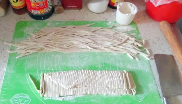 手擀面怎么做劲道滑溜，面条爽滑劲道不粘连