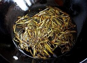 圖片[4]-【蔥油拌面】做法步驟圖 這一步一定要快 不然面條粘團  不好吃-起舞食譜網(wǎng)