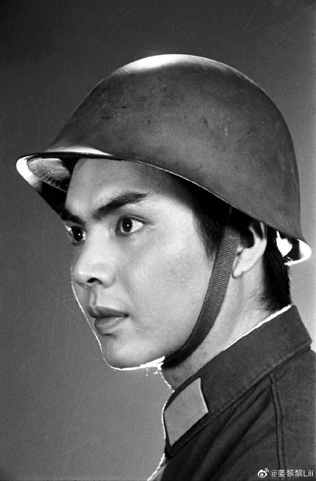 冲锋陷阵演员表，冲锋陷阵电影的女主角是谁（主演《自豪吧）