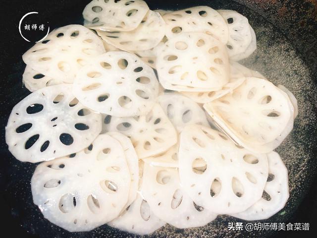凉拌莲藕怎样又白又脆，凉拌藕片怎么做才会又脆又白（藕洁白脆嫩不发黑）