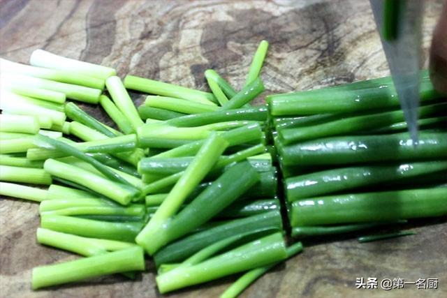 猪肝和什么菜搭配吃好，猪肝和什么菜一起炒比较搭配（难怪饭店的葱爆猪肝好吃）