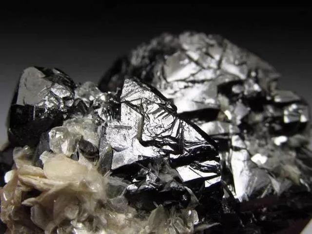 正向抽空四角锥网架，四方锥的杂化类型（假期出游如何鉴定矿物）