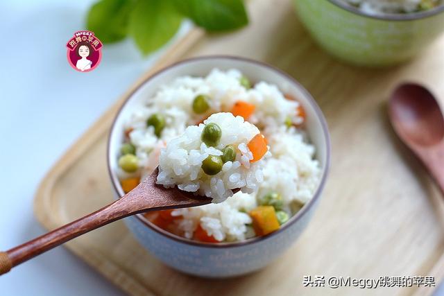 豌豆焖饭制作方法，豌豆焖饭怎么做电饭锅（加2料比白米饭营养翻倍）