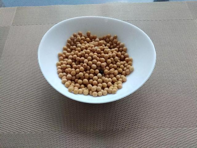 今日黄豆价格多少钱一吨，今日油价：国际原油又涨（农村老话“白露谷）