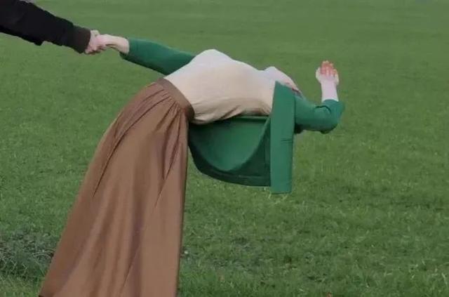 橄榄绿是什么颜色，翡翠橄榄绿是什么颜色（橄榄绿正在悄悄的流行…）