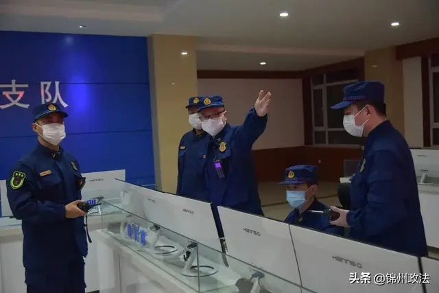 锦州第一大道，锦州市消防救援支队开展应急宣传实战拉动演练