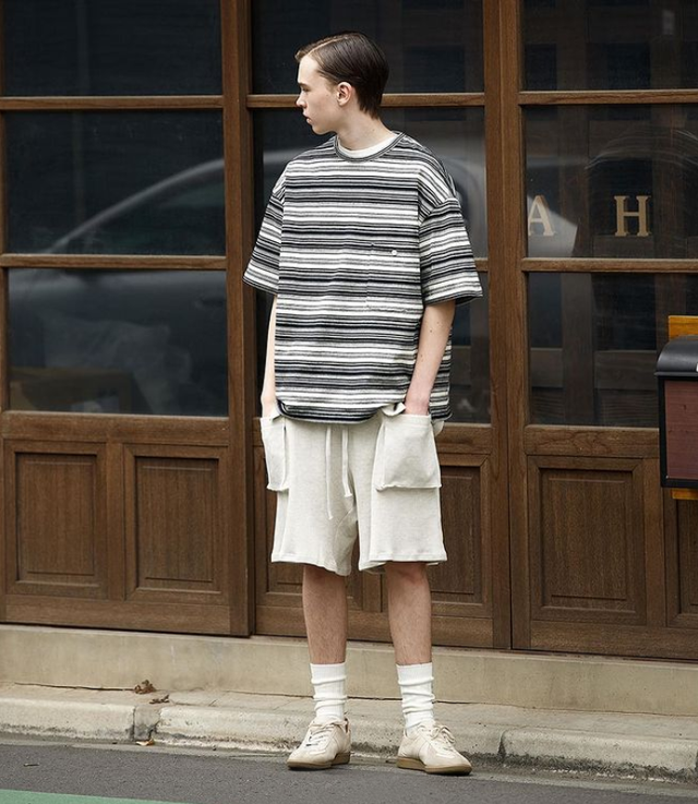 男士超级短裤怎么穿，一双长袜子不能少