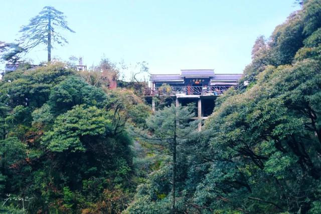 江西三清山风景区，三清山是几A级风景区（小雨初歇的江西三清山）