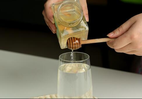 如何利用醋来减肥，如何利用醋来减肥瘦身（减肥蜂蜜和白醋的比例）