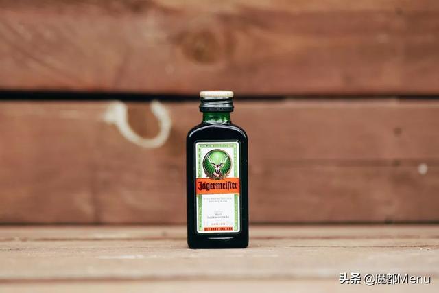 野格什么味道，百威加野格什么味道（人间不值得，教你喝野格）