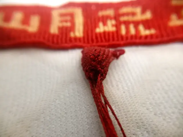 手工粽子怎么做简单又漂亮，手工五彩粽子制作方法（精致小巧的4角粽子）