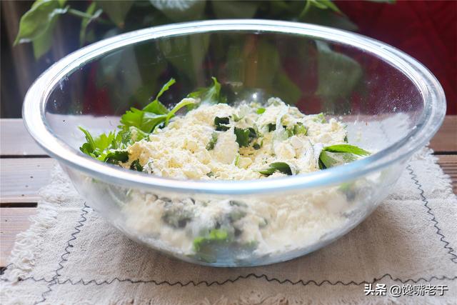 用芹菜叶做咸菜的简单方法，芹菜叶能做咸菜吗（我家此菜叶子从不扔）