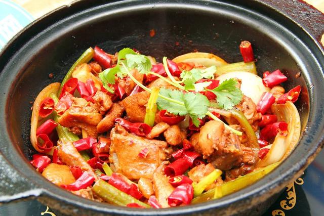 鸡公煲怎么烧好吃，正宗鸡公煲的秘制酱料配方（鸡公煲技术配方揭秘）