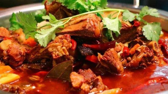 麻辣排骨火锅的做法,辣排骨火锅的做法(冬季让你大汗淋漓的美食)