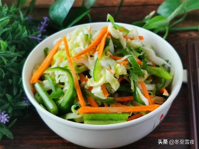 东北酸黄瓜的腌制方法，腌制黄瓜的方法和配方（10道咸菜的腌制方法）