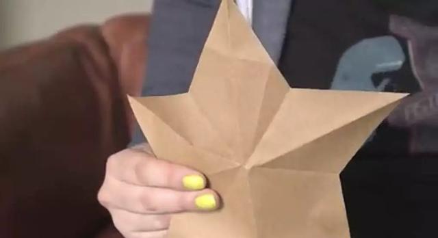 怎样剪五角星最简单的方式，五角星最简单的剪法（凯特博士教你一刀剪出五角星）