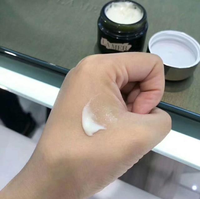 兰蔻眼霜生产日期怎么看生产日期，兰蔻面霜哪里看生产日期（无论你现在20、30还是40岁）