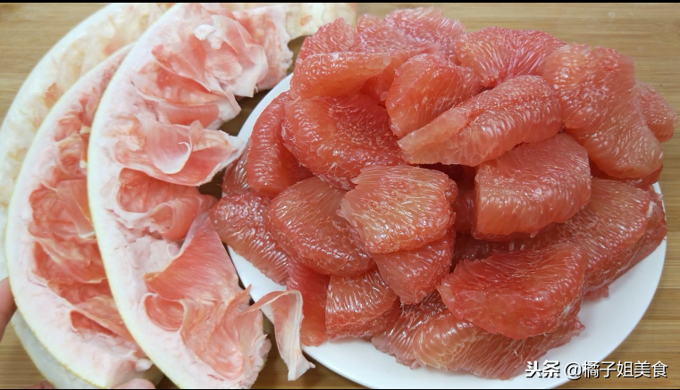 图片[7]-“剥柚子”的方法 只需一个技巧 剥着简单吃着方便-起舞食谱网