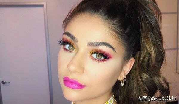 雀斑少女网名，雀斑少女微信昵称（她是美国网红、歌手和美妆达人）