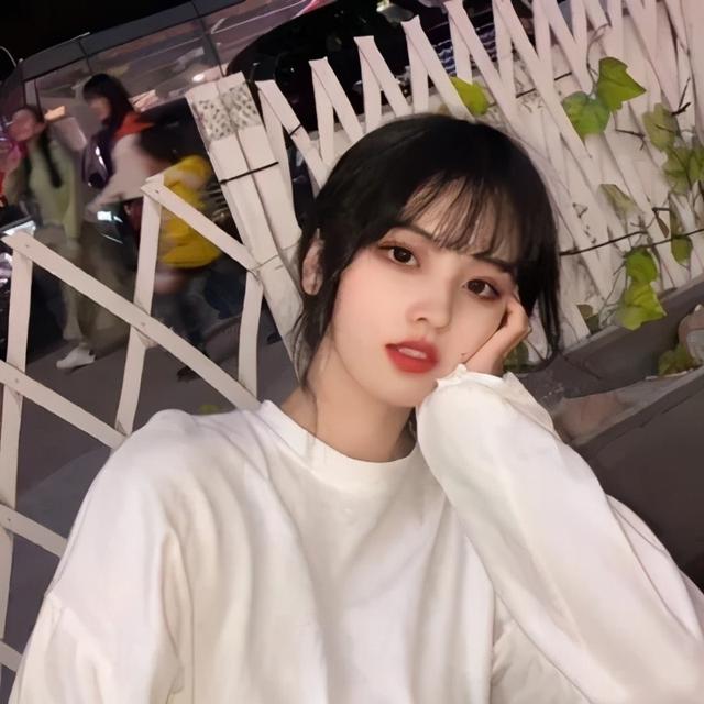 好听的英文网名女，好听简短的英文网名女生专属微信昵称（女生英文名字唯美简单灿若舒锦-可爱点）