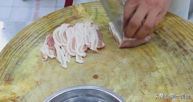 洋葱炒肉片的家常做法，洋葱炒肉的做法（一年四季常吃不腻）