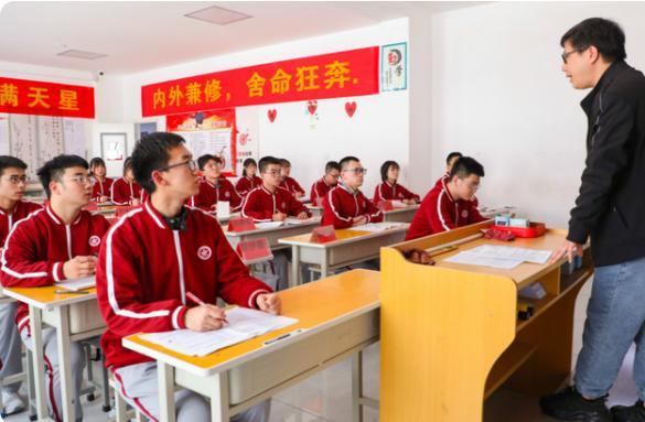 南阳初中学校排名前十（河南4所中学被称为）